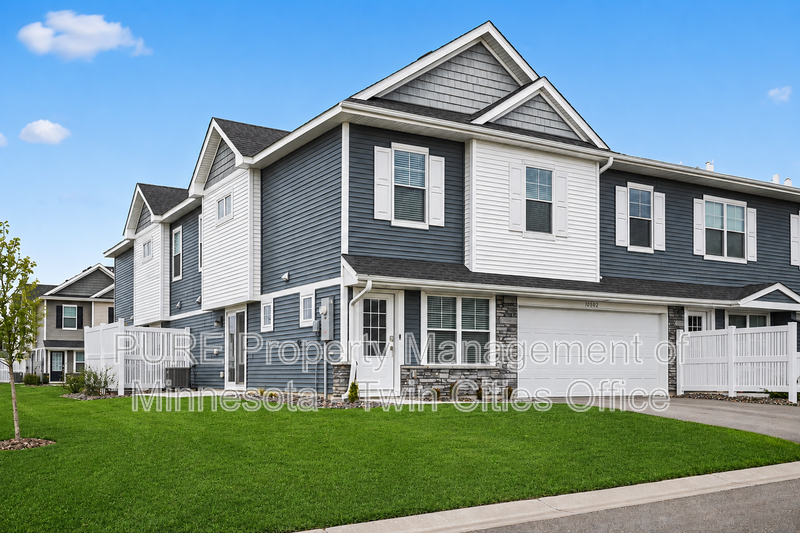 10502 Weston Way N - Photo 2 of 30