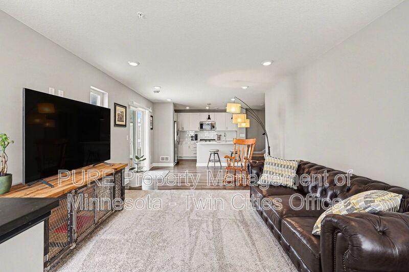 10502 Weston Way N - Photo 3 of 30