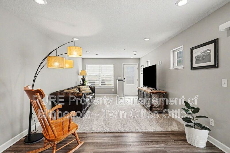 10502 Weston Way N - Photo 4 of 30