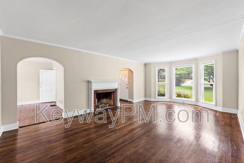2334 Redwood Dr - Photo 4 of 23