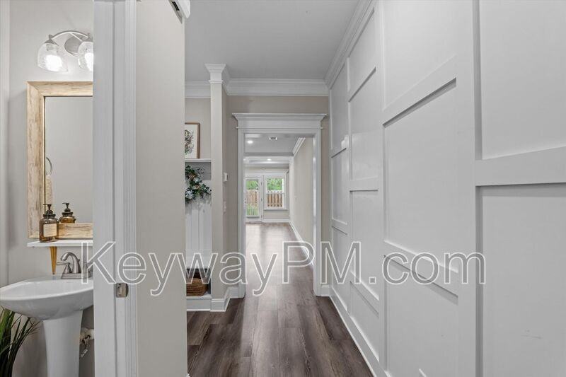1043 Linsmore Ave - Photo 5 of 22