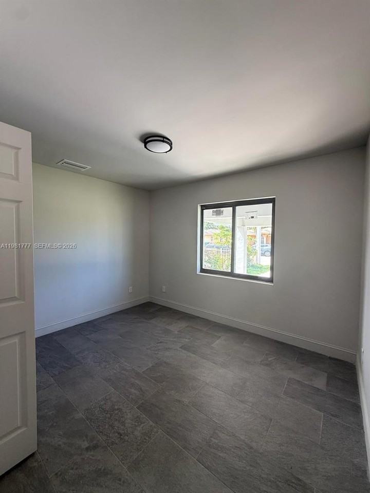 2806 Northwest 9th Court - Photo 2 of 6