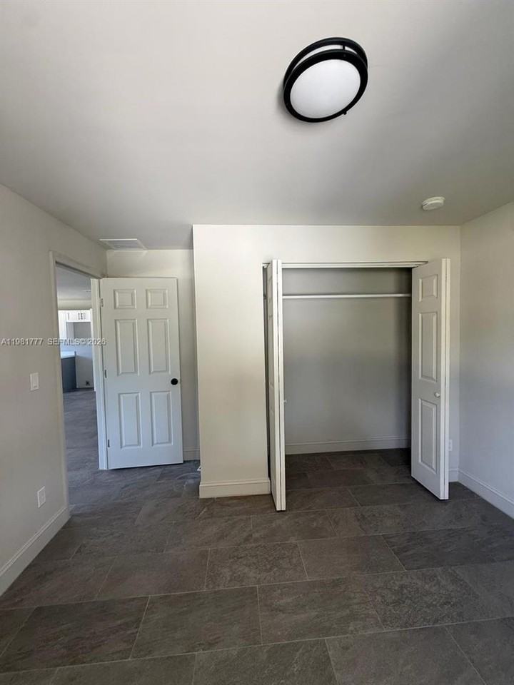 2806 Northwest 9th Court - Photo 3 of 6
