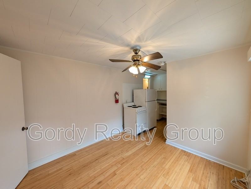 2941 Green St Apt G - Photo 3 of 9