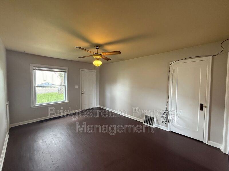 506 Middle St #B - Photo 2 of 12
