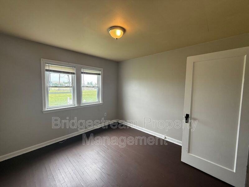 506 Middle St #B - Photo 3 of 12