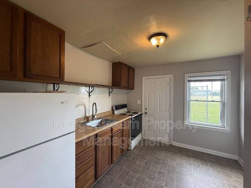 506 Middle St #B - Photo 4 of 12