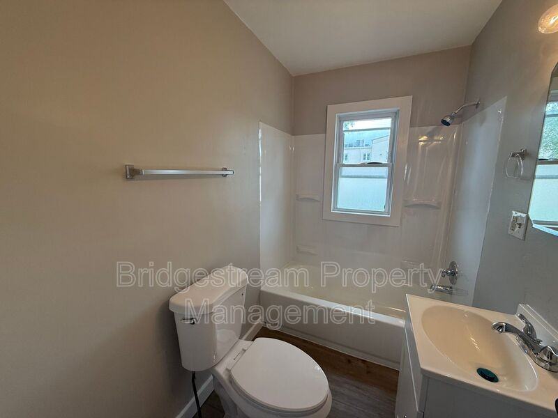 506 Middle St #B - Photo 5 of 12