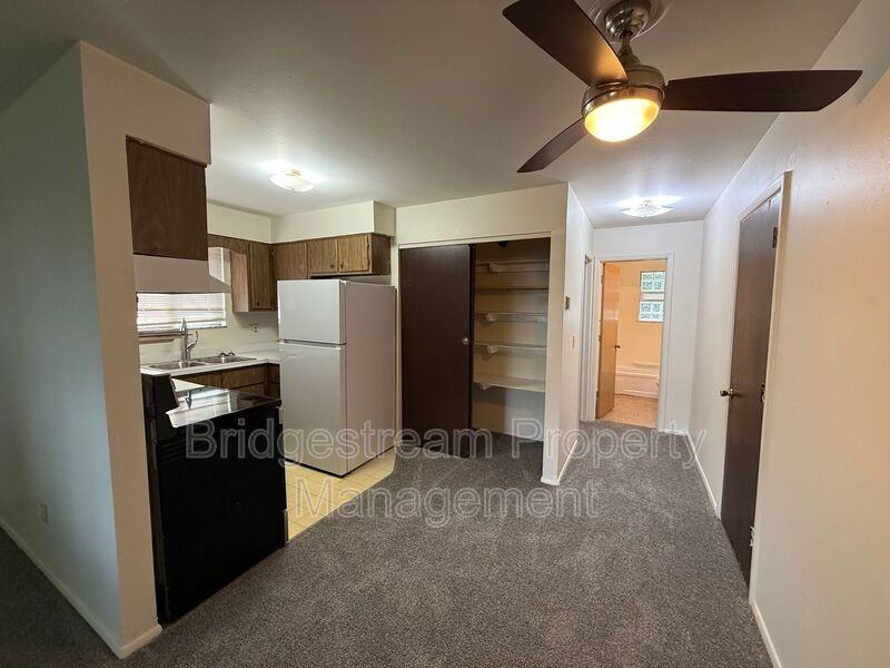 222 Sherman St - Photo 4 of 11