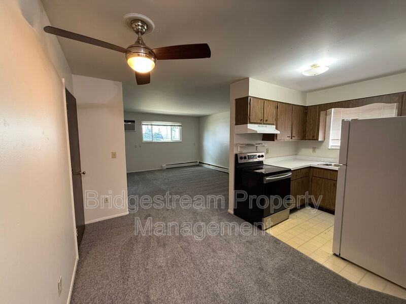 222 Sherman St - Photo 5 of 11