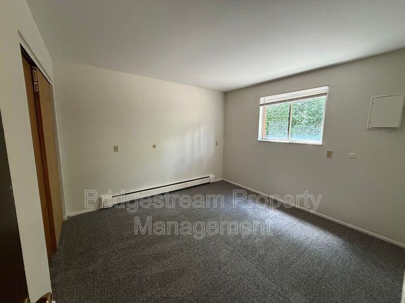 222 Sherman St - Photo 6 of 11