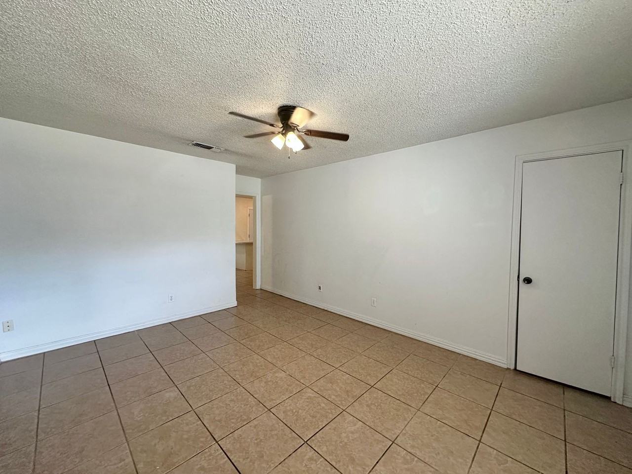 704 N 19th St - Photo 4 of 28