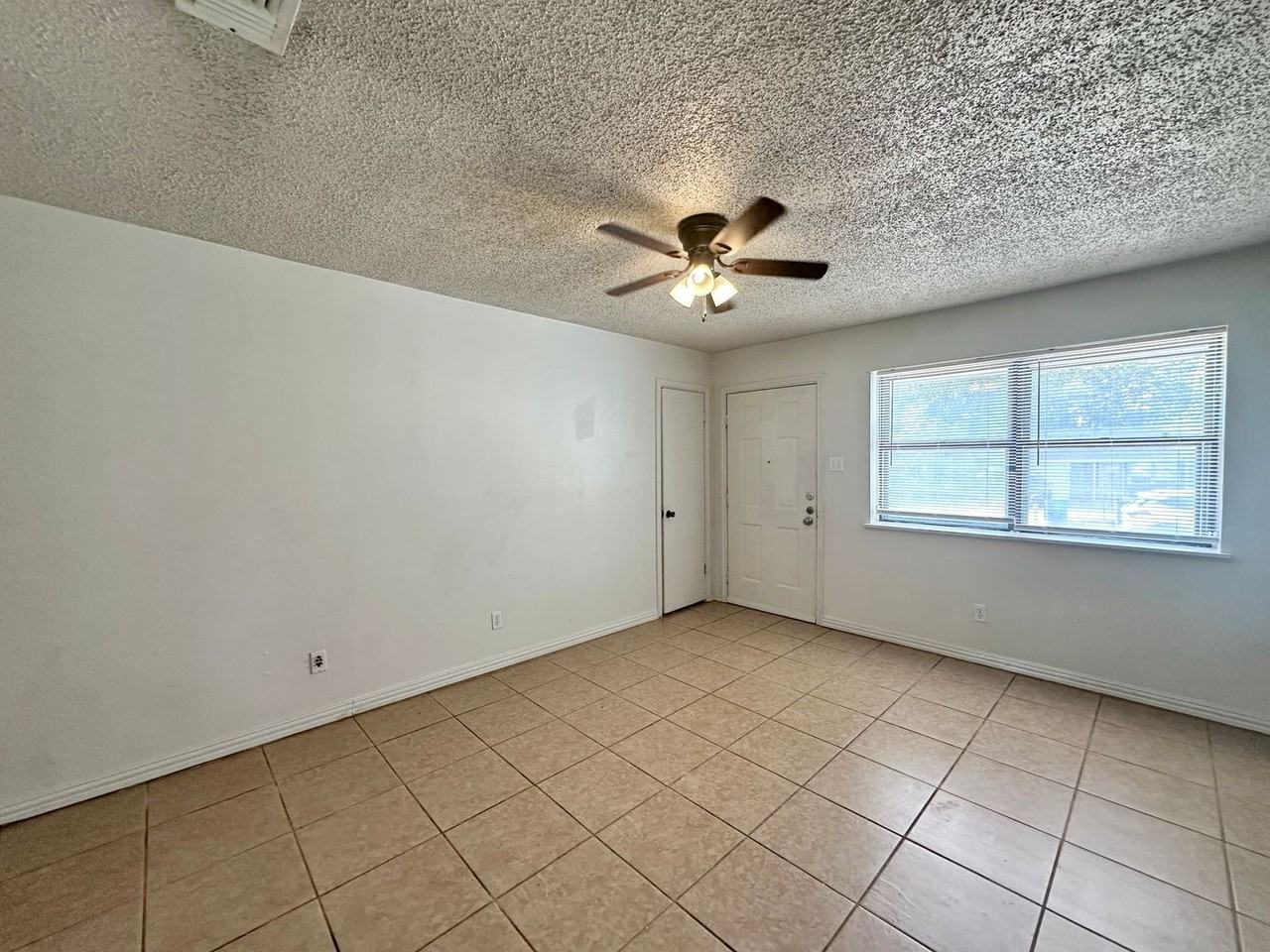 704 N 19th St - Photo 5 of 28