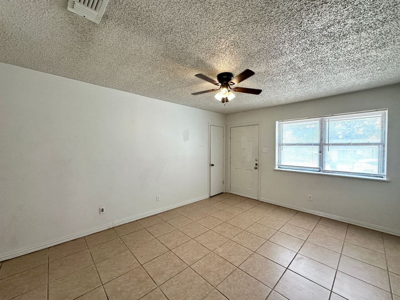 704 N 19th St - Photo 6 of 28
