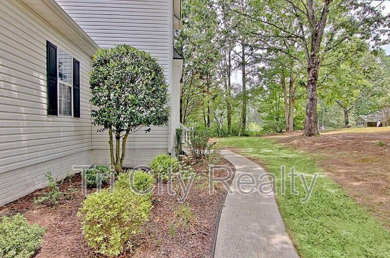 49 Montrose Ln - Photo 6 of 50