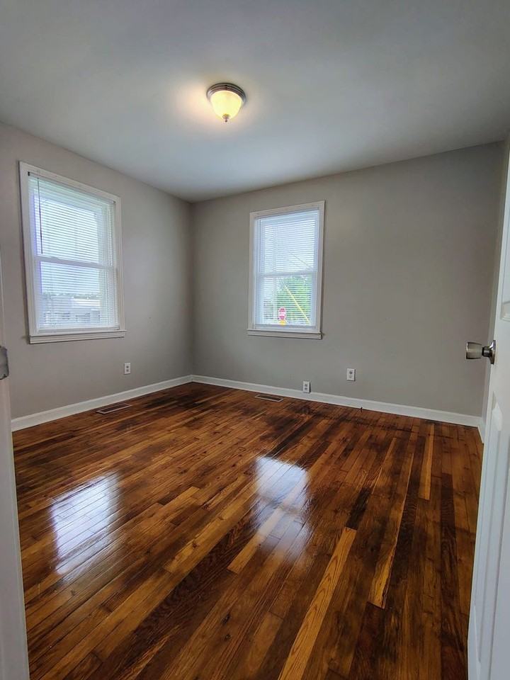 1449 Kenton St - Photo 3 of 7