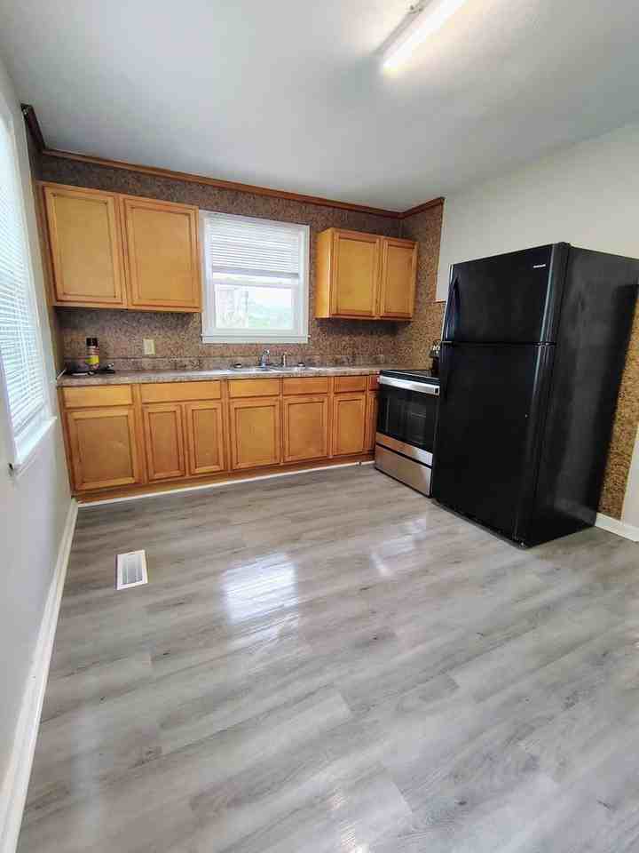1449 Kenton St - Photo 6 of 7