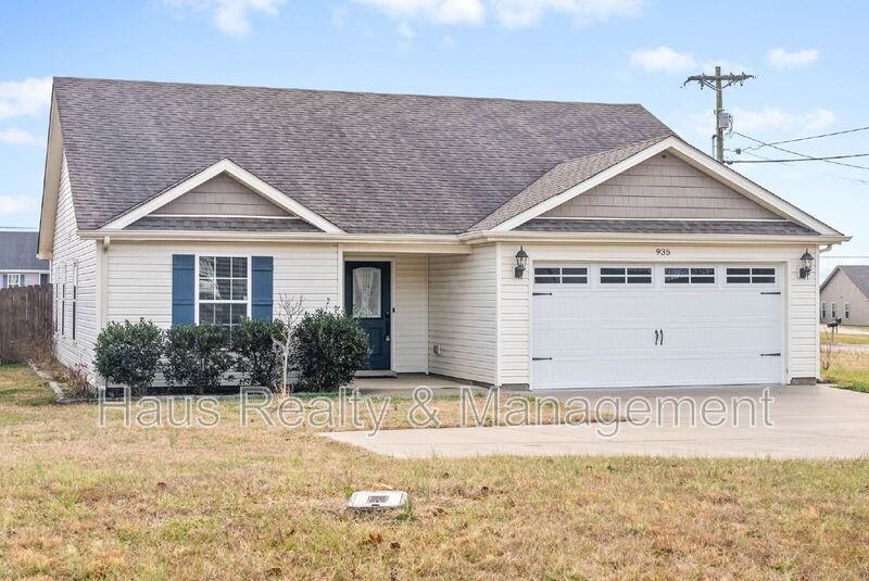 935 Hugh Hunter Rd - Photo 2 of 27