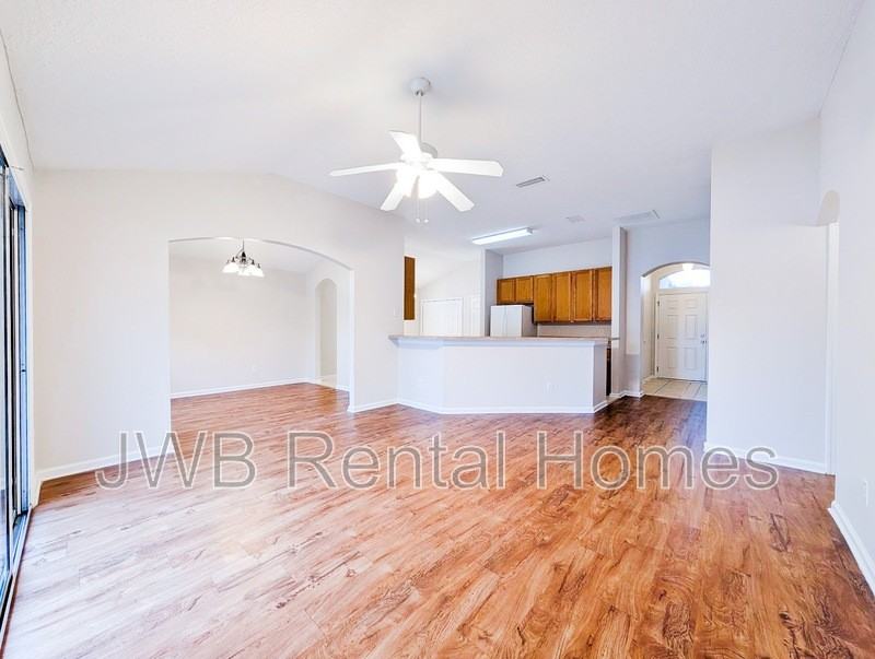 893 Oak Arbor Cir - Photo 5 of 32