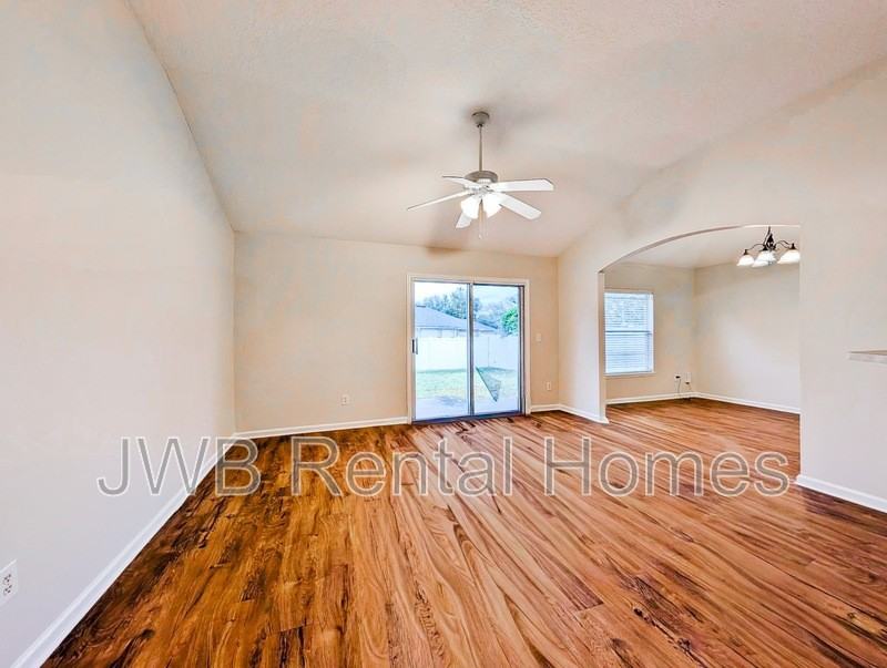 893 Oak Arbor Cir - Photo 7 of 32