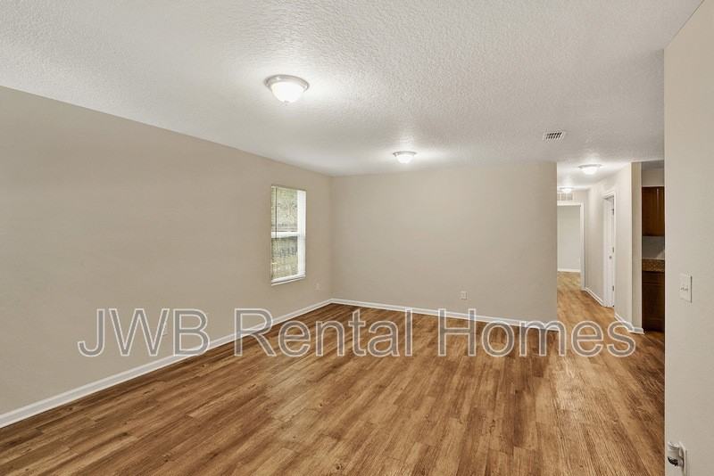5658 Doeboy St - Photo 5 of 21