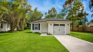 8008 Railroad Ave - Photo 1 of 1