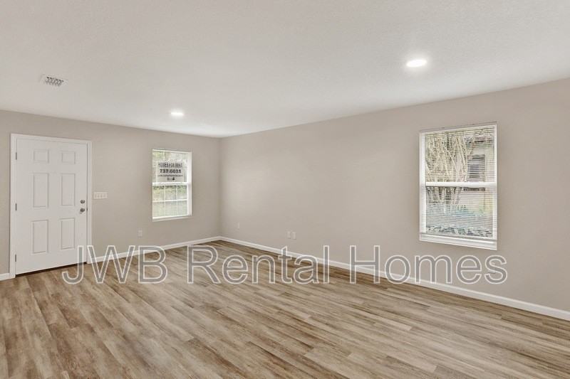 8008 Railroad Ave - Photo 5 of 21