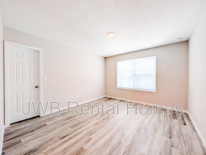 8625 Cocoa Ave - Photo 6 of 17