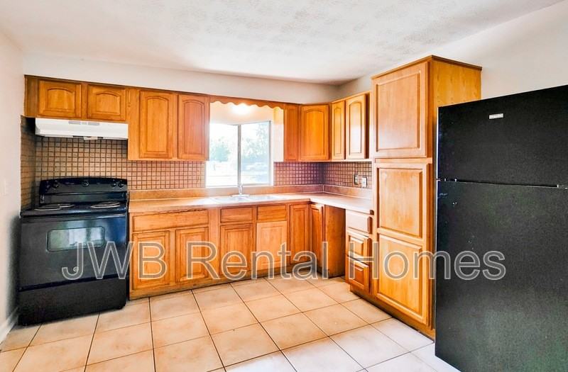 3142 Mecca St - Photo 2 of 11