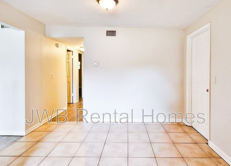 3142 Mecca St - Photo 4 of 11