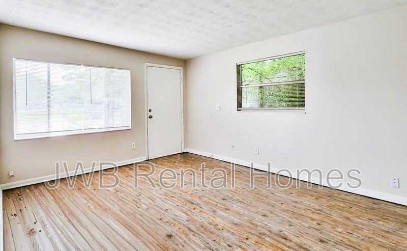 3142 Mecca St - Photo 6 of 11