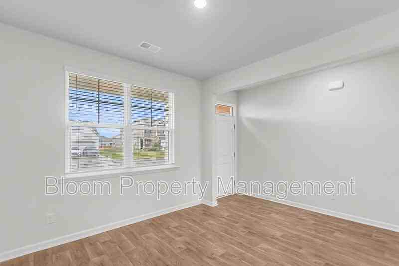 502 Lake Ridge Blvd - Photo 6 of 50