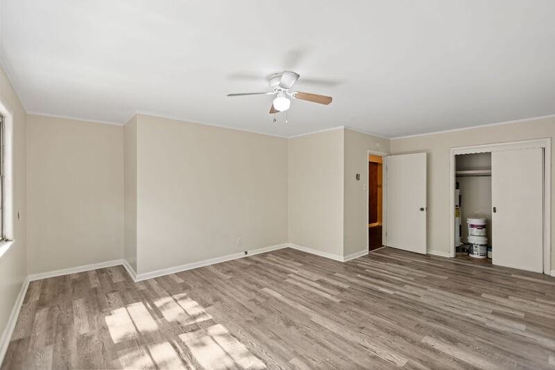 5808 Fountain Rd - Photo 2 of 10