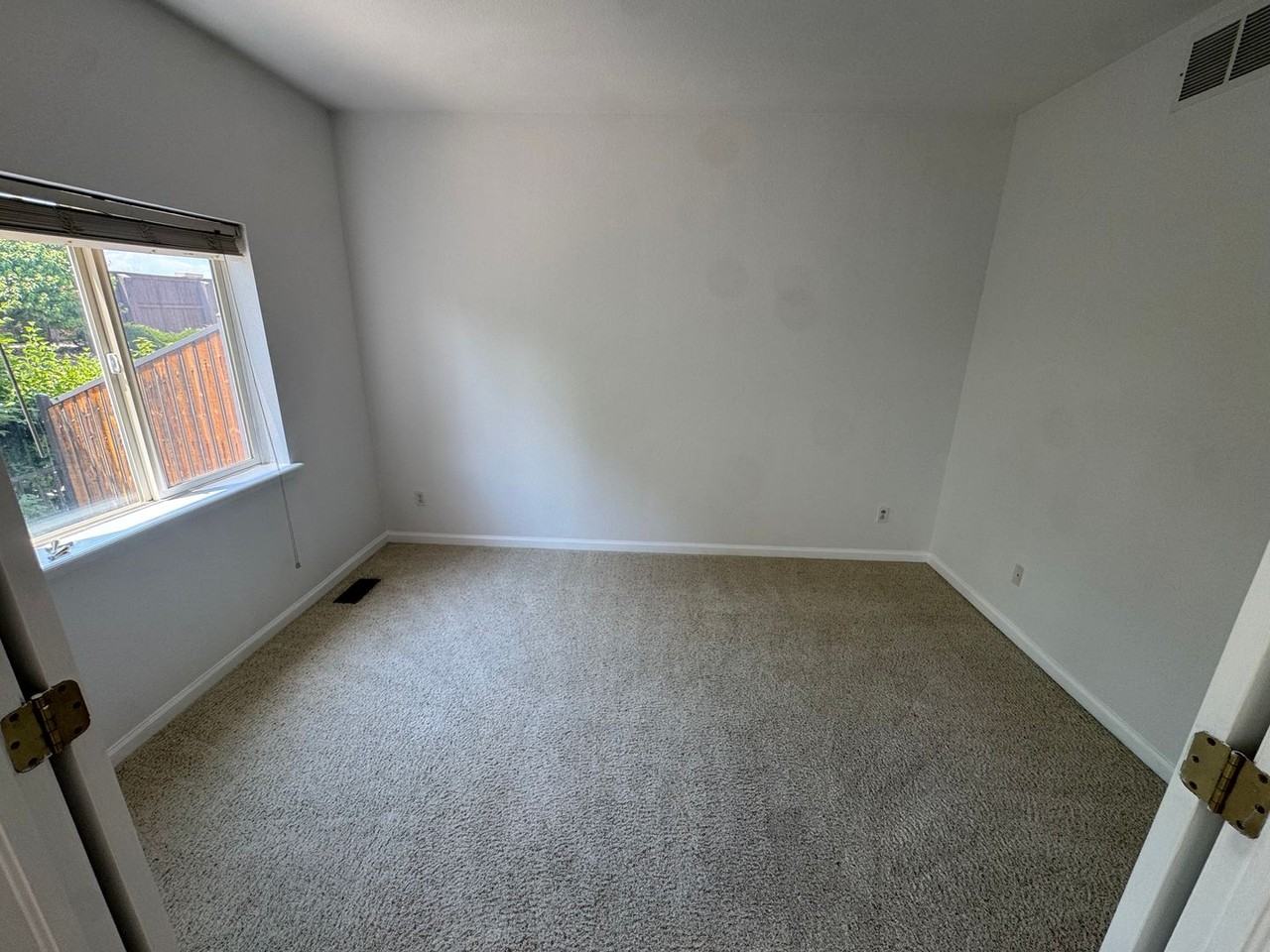 4505 S Auckland Ct - Photo 6 of 35