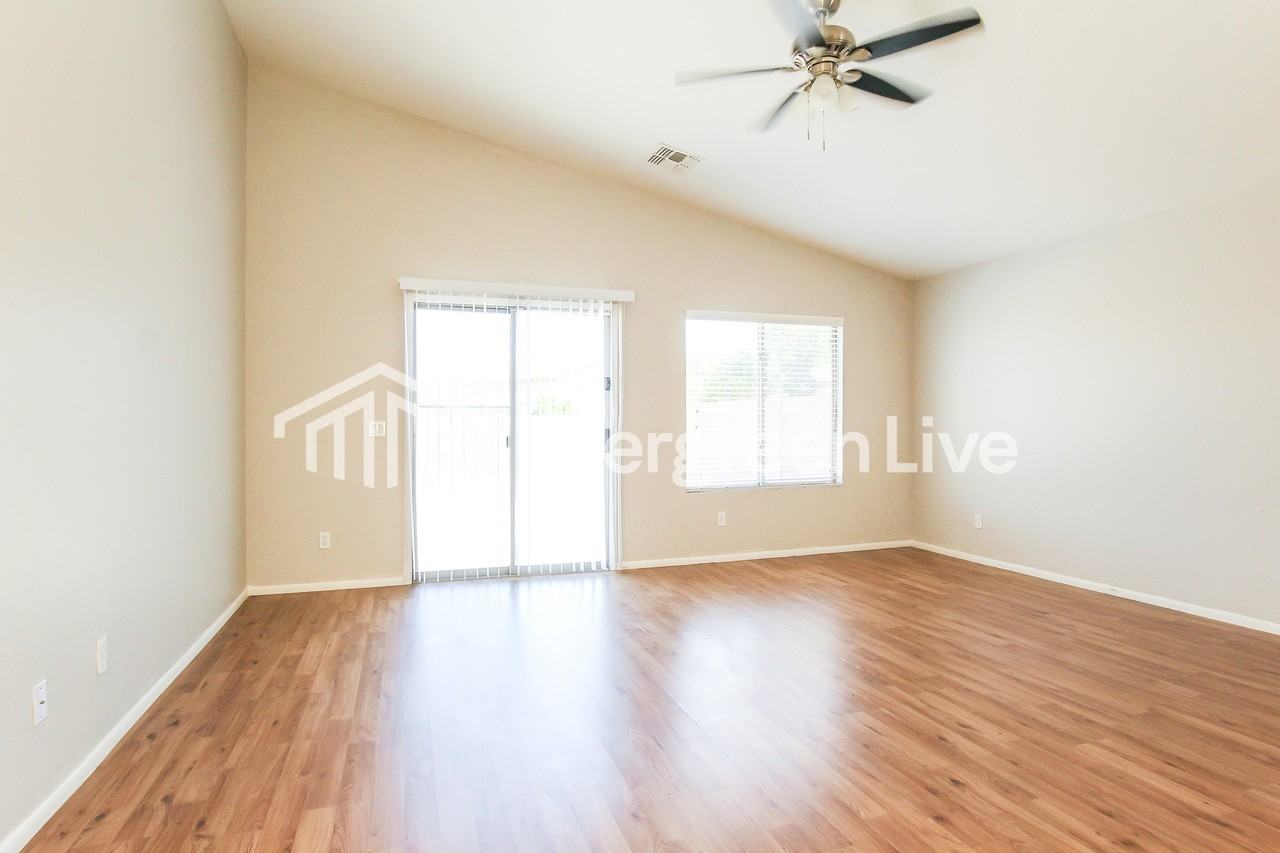 11148 W Campbell Ave - Photo 2 of 15