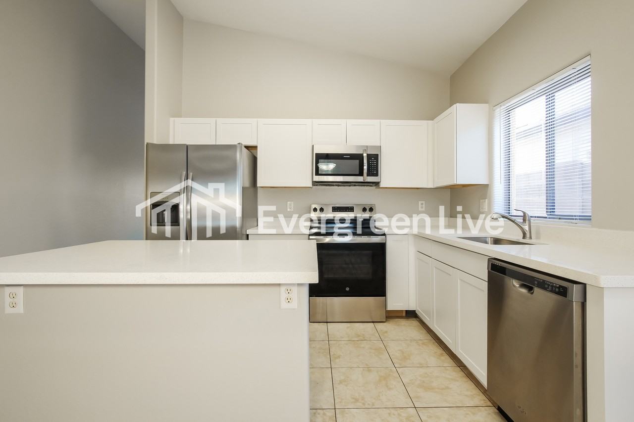 6038 N 68th Dr - Photo 4 of 15