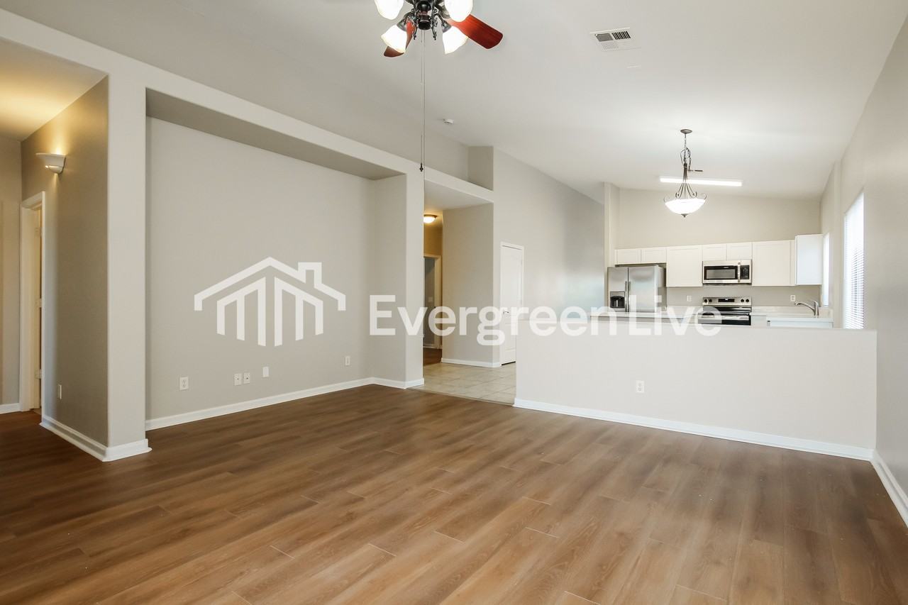 6038 N 68th Dr - Photo 6 of 15