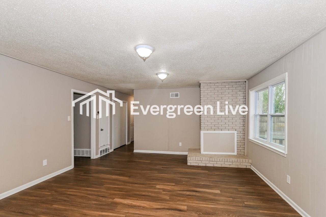 6705 Forestgate Rd - Photo 3 of 10