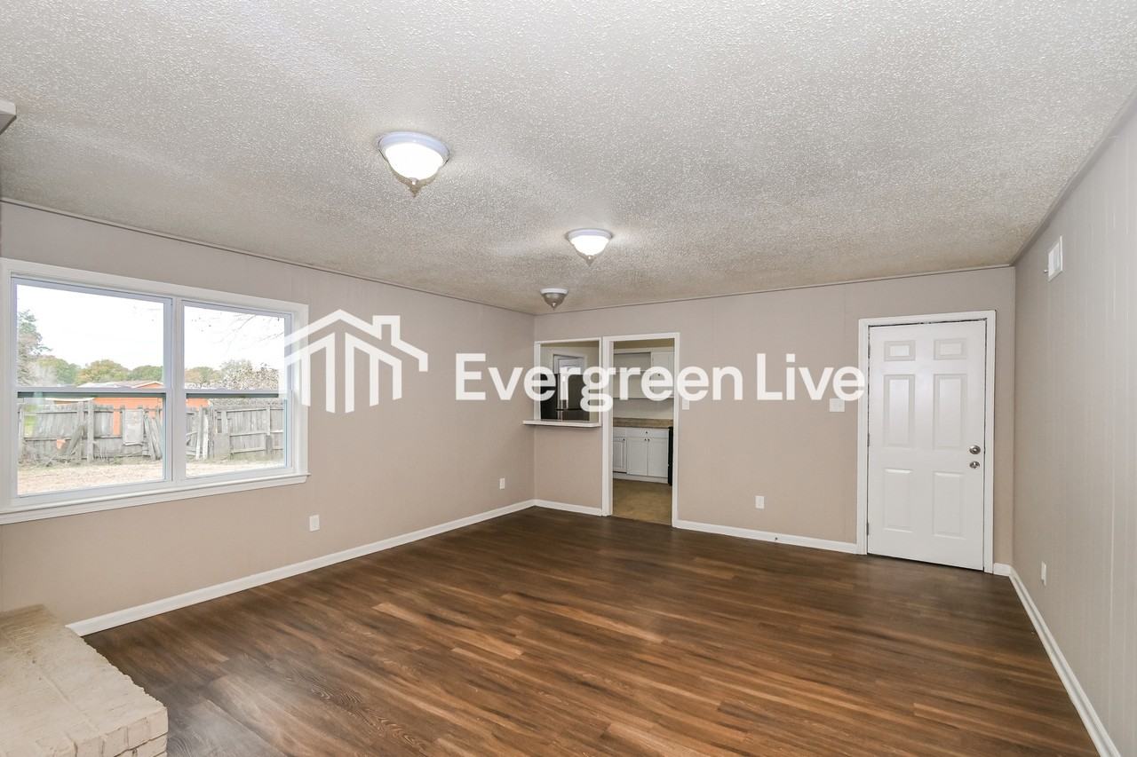6705 Forestgate Rd - Photo 4 of 10