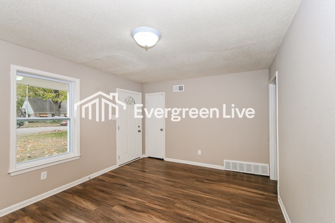 6705 Forestgate Rd - Photo 5 of 10