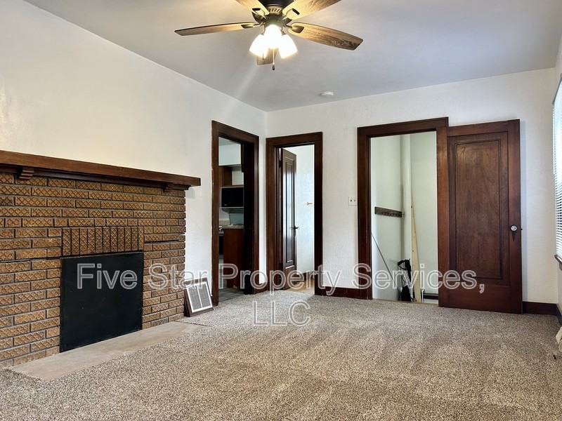 2360 S 9th St - Photo 4 of 17