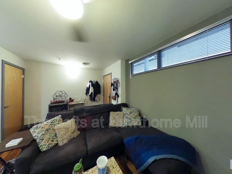 1101 Hawthorne Ln #272 - Photo 2 of 9