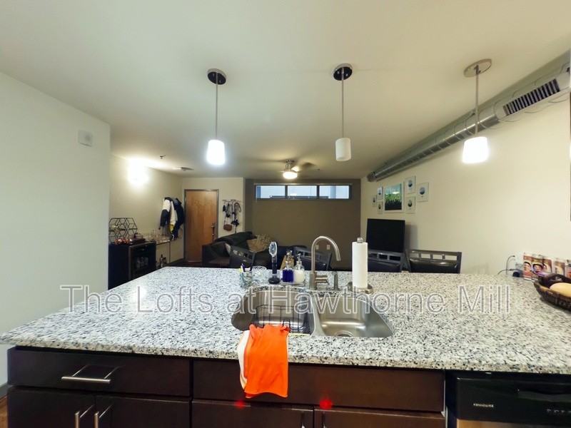 1101 Hawthorne Ln #272 - Photo 4 of 9
