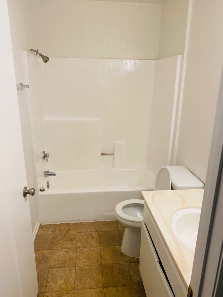11312 Morrison St #21 - Photo 5 of 15