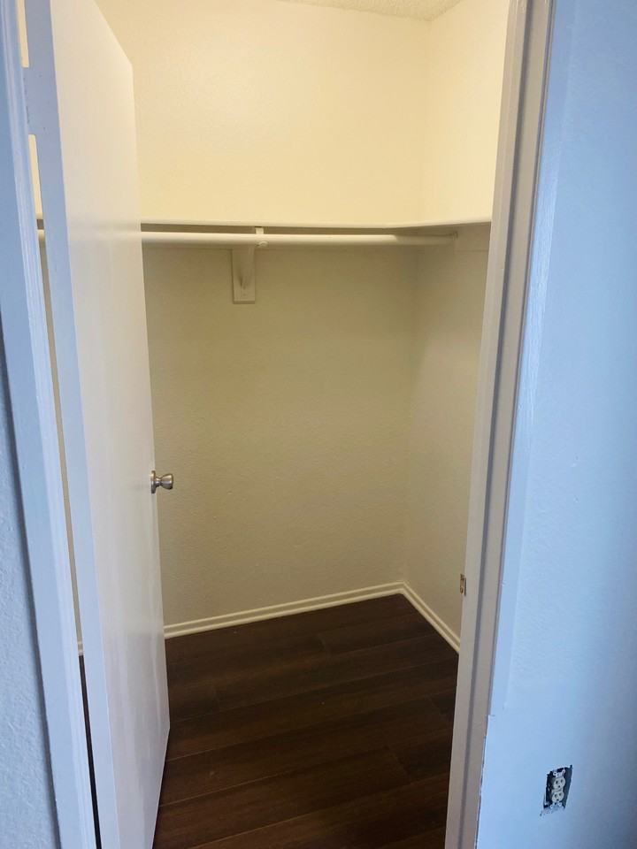 11312 Morrison St #21 - Photo 6 of 15
