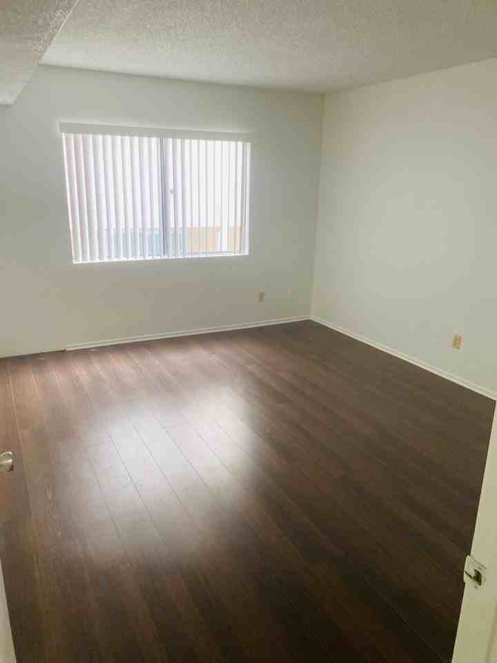 11312 Morrison St #21 - Photo 7 of 15