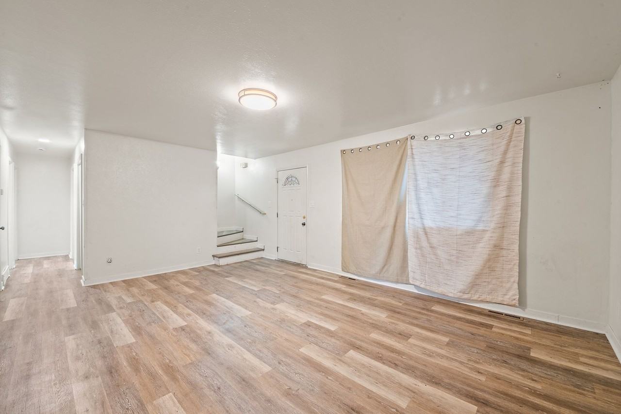 1070 S Coffman St - Photo 5 of 15