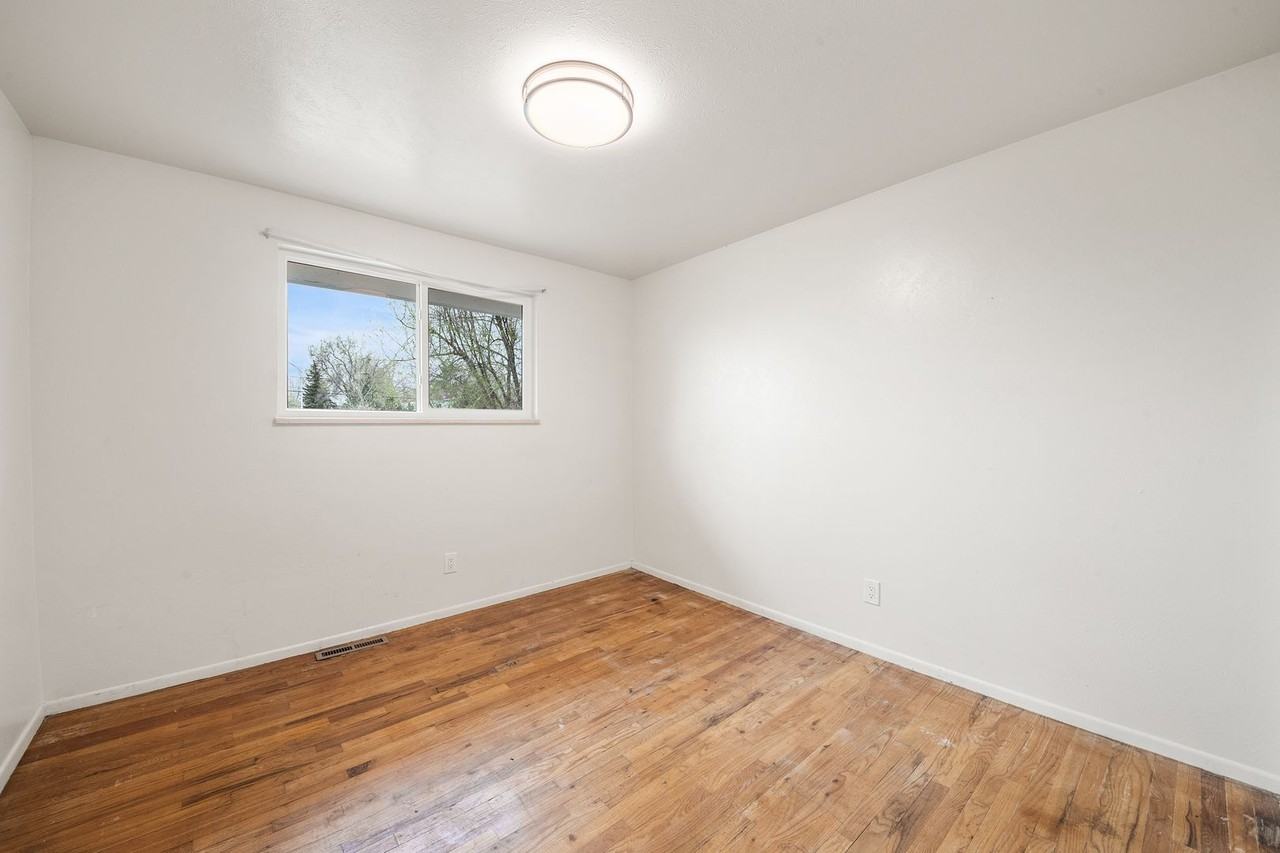 1070 S Coffman St - Photo 6 of 15