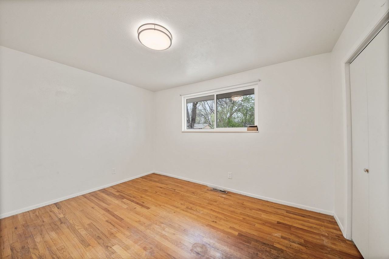 1070 S Coffman St - Photo 7 of 15