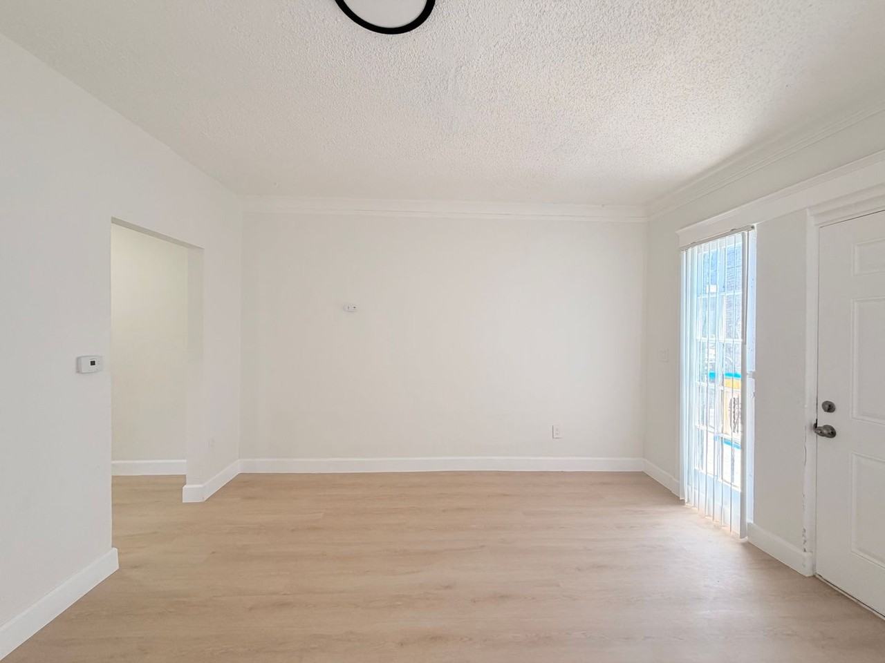 4705 Willowbrook Ave/1001 Berendo/1005 Berendo - Photo 4 of 18